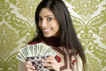 girl showing cash