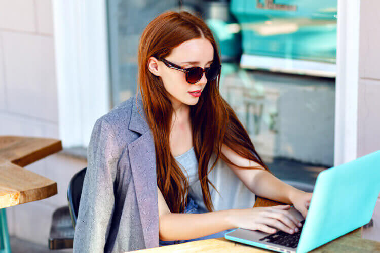 girl typing laptop